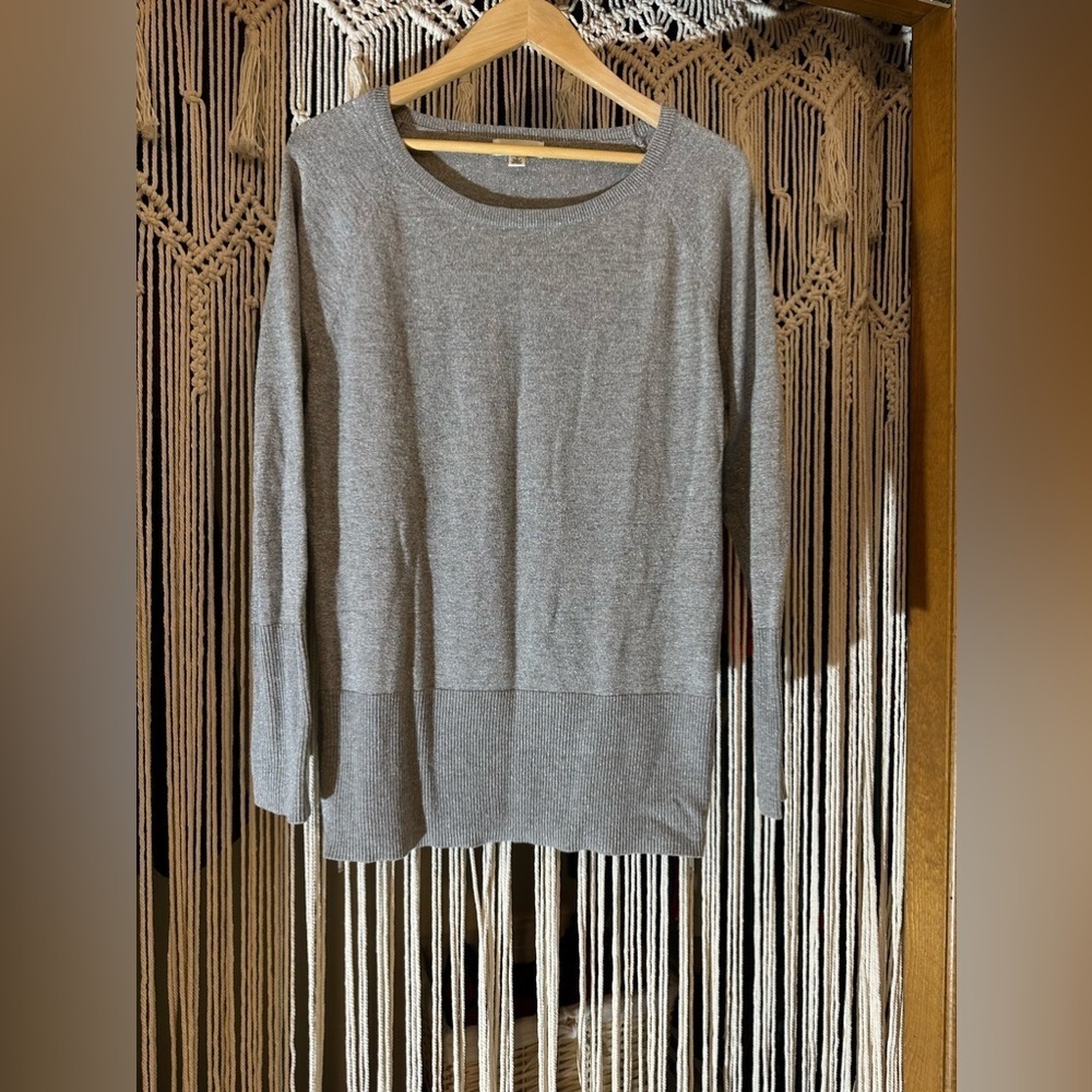 Calvin Klein‎ lightweight sweater. Sparkly silver gray.